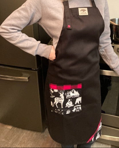 Tablier UNISEXE décoration CHEVREUIL rose et blanc